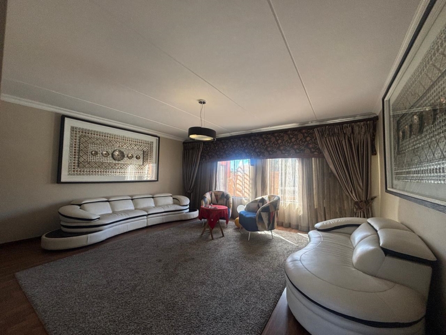 4 Bedroom Property for Sale in Langenhovenpark Free State